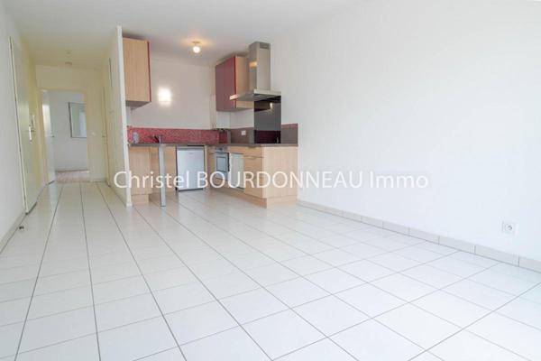 Appartement type F2 1 chambre , balcon, place de stationnement