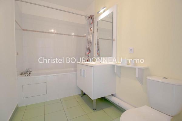 Appartement type F2 1 chambre , balcon, place de stationnement