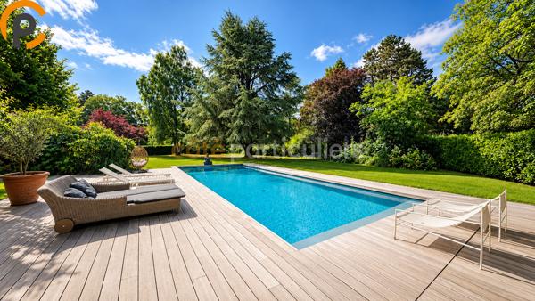 Vente
                Demeure de Prestige310 m² - 10 Pièces -
                    LILLE (59000)
