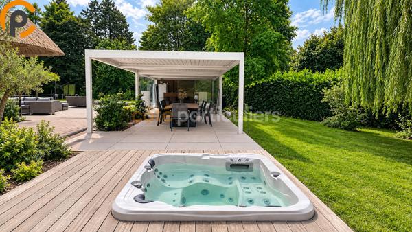 Vente
                Demeure de Prestige310 m² - 10 Pièces -
                    LILLE (59000)
