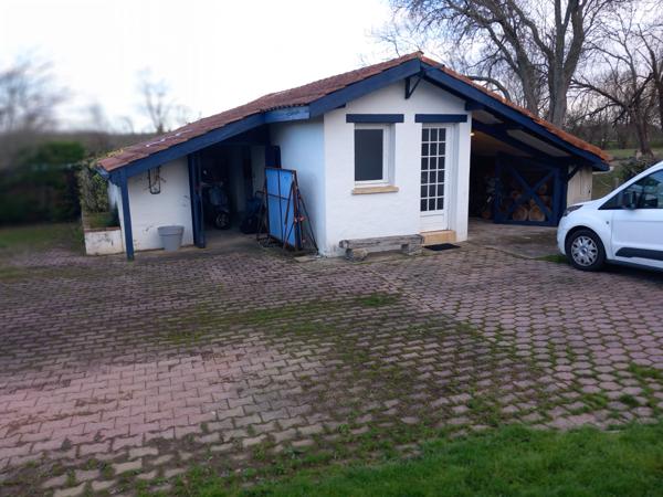 Lahonce (64990) Maison plein pied,véranda,piscine,terrasse, garage,abris de jardin