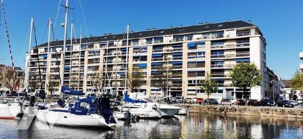 L'office notarial DES NOTAIRES A MES COTES vous propose à la vente un appartement en plein coeu...