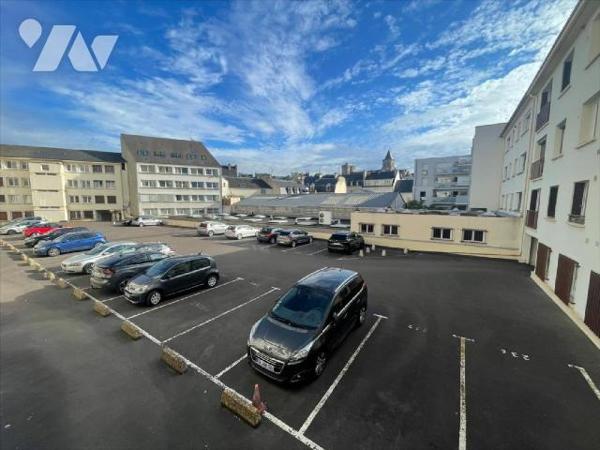 L'office notarial DES NOTAIRES A MES COTES vous propose à la vente un appartement en plein coeu...
