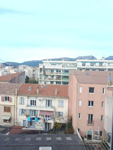 TOULON OUEST Appartement 3 pièces à Toulon - Dernier étage avec vue dégagée