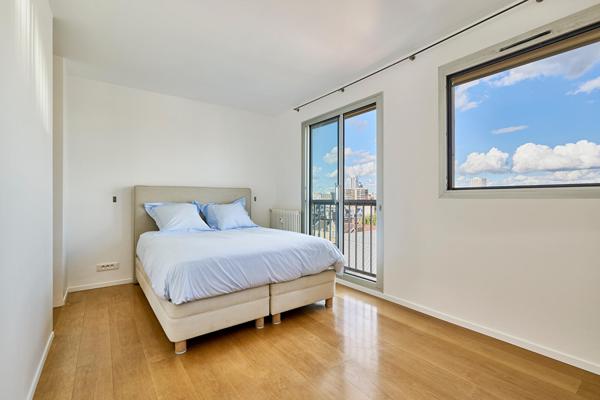 Duplex d’architecte avec terrasse suspendue et vue sur le Sacré-Coeur