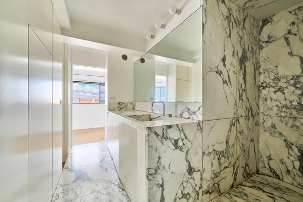 Duplex d’architecte avec terrasse suspendue et vue sur le Sacré-Coeur
