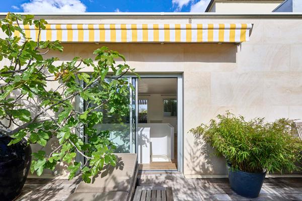 Duplex d’architecte avec terrasse suspendue et vue sur le Sacré-Coeur