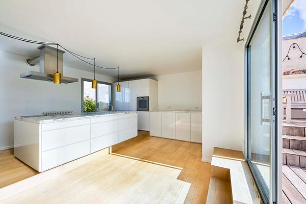 Duplex d’architecte avec terrasse suspendue et vue sur le Sacré-Coeur