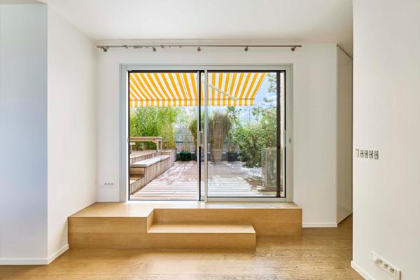 Duplex d’architecte avec terrasse suspendue et vue sur le Sacré-Coeur