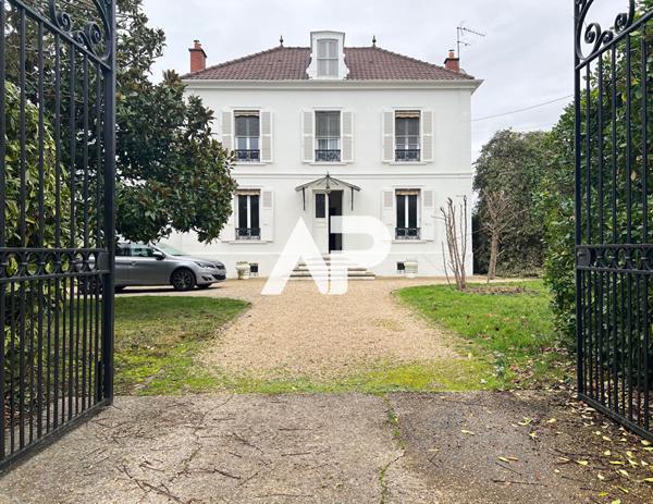 Maison Bourgeoise de XIXème siècle sur Saint Gratien €775 000 ** - Référence 1570