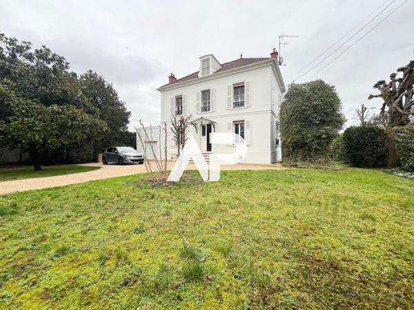 Maison Bourgeoise de XIXème siècle sur Saint Gratien €775 000 ** - Référence 1570