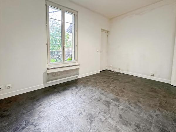 Location appartement près de RIS ORANGIS - 1 pièce(s) - 23 m² - 572 €/mois