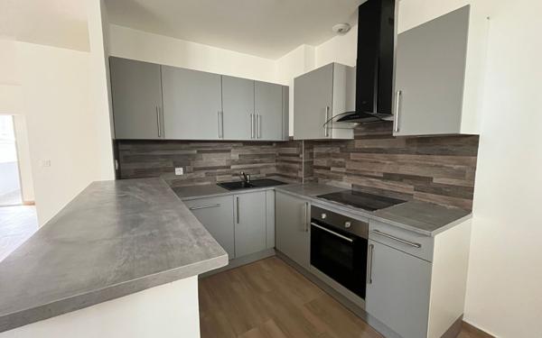 Appartement à louer    3 pièces • 72 m2 Saint-Papoul