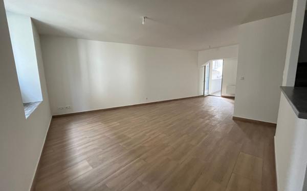 Appartement à louer    3 pièces • 72 m2 Saint-Papoul