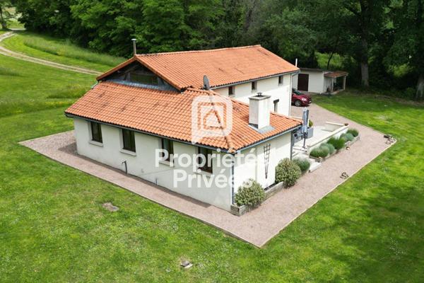 MAISON DE CARACTERE CONTEMPORAINE DE 159 M² - PRESTATIONS HAUT DE GAMME - 3 SUITES PRIVATIVES - TERRAIN DE 6 180 M² A NONTRON