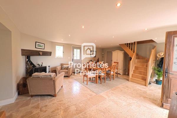 MAISON DE CARACTERE CONTEMPORAINE DE 159 M² - PRESTATIONS HAUT DE GAMME - 3 SUITES PRIVATIVES - TERRAIN DE 6 180 M² A NONTRON