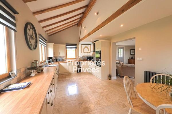 MAISON DE CARACTERE CONTEMPORAINE DE 159 M² - PRESTATIONS HAUT DE GAMME - 3 SUITES PRIVATIVES - TERRAIN DE 6 180 M² A NONTRON
