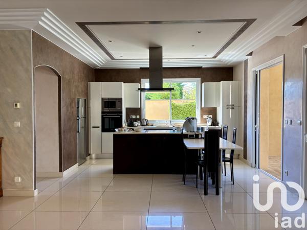 Maison à vendre 7 pièces 240 m² Genas