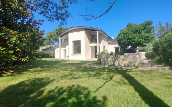 Maison à vendre    5 pièces • 356 m2 Carquefou