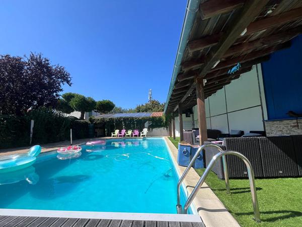 Maison de caractère avec piscine et vue sur mer