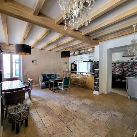 Bel immeuble en pierre à terminer de restaurer en plein coeur de SAINT CLAR (32)