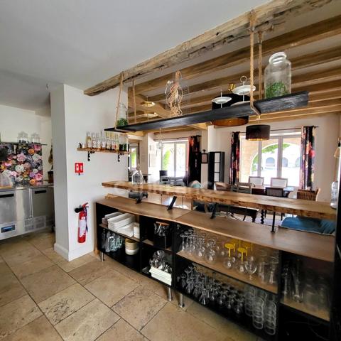 Bel immeuble en pierre à terminer de restaurer en plein coeur de SAINT CLAR (32)