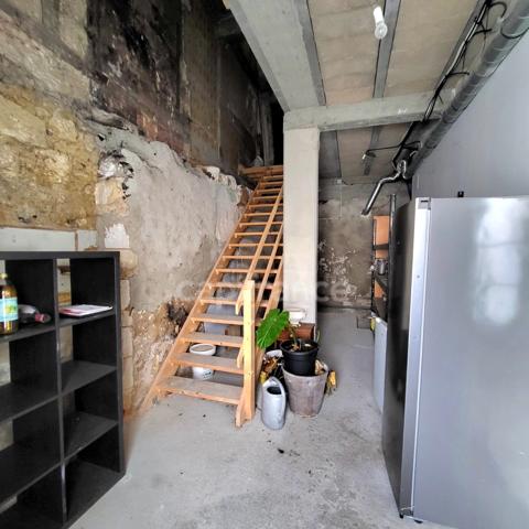 Bel immeuble en pierre à terminer de restaurer en plein coeur de SAINT CLAR (32)