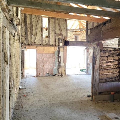 Bel immeuble en pierre à terminer de restaurer en plein coeur de SAINT CLAR (32)