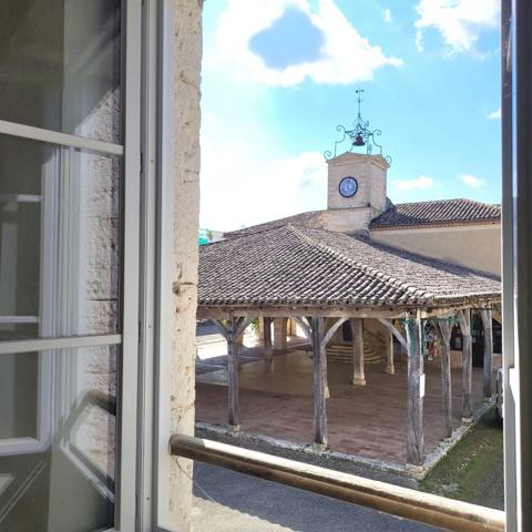 Bel immeuble en pierre à terminer de restaurer en plein coeur de SAINT CLAR (32)