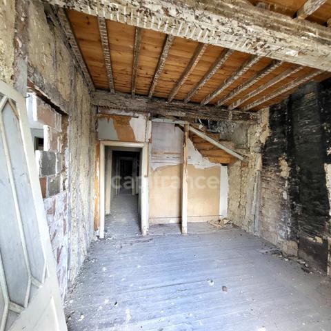 Bel immeuble en pierre à terminer de restaurer en plein coeur de SAINT CLAR (32)