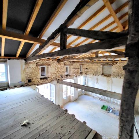 Bel immeuble en pierre à terminer de restaurer en plein coeur de SAINT CLAR (32)