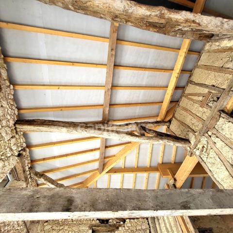 Bel immeuble en pierre à terminer de restaurer en plein coeur de SAINT CLAR (32)