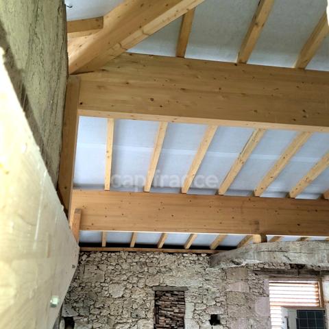 Bel immeuble en pierre à terminer de restaurer en plein coeur de SAINT CLAR (32)