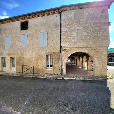 Bel immeuble en pierre à terminer de restaurer en plein coeur de SAINT CLAR (32)