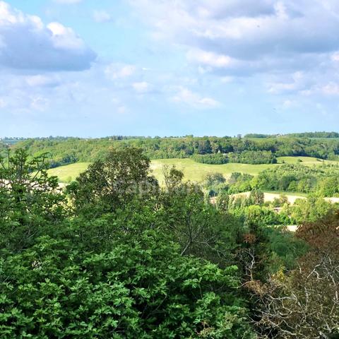 Bel immeuble en pierre à terminer de restaurer en plein coeur de SAINT CLAR (32)