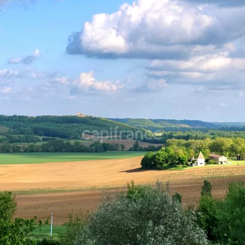 Bel immeuble en pierre à terminer de restaurer en plein coeur de SAINT CLAR (32)
