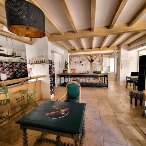 Bel immeuble en pierre à terminer de restaurer en plein coeur de SAINT CLAR (32)