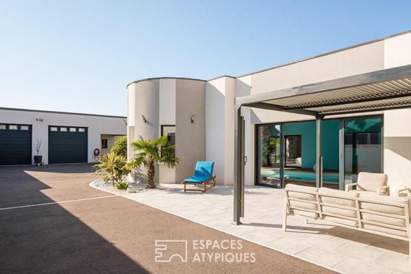 Contemporaine avec piscine intérieure aux portes de Niort