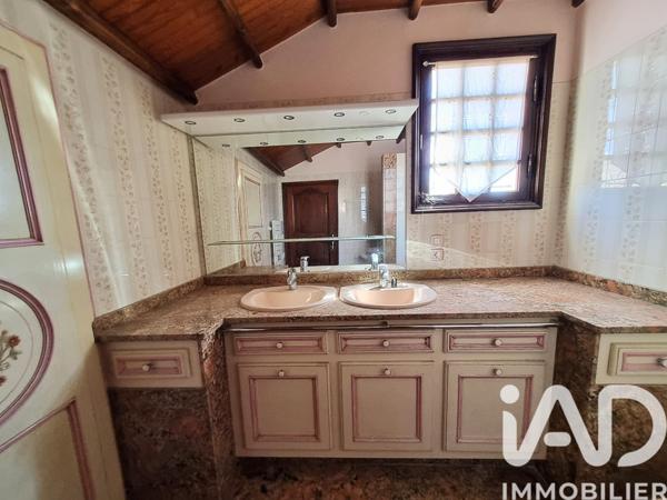Maison à vendre 7 pièces 243 m² Arles