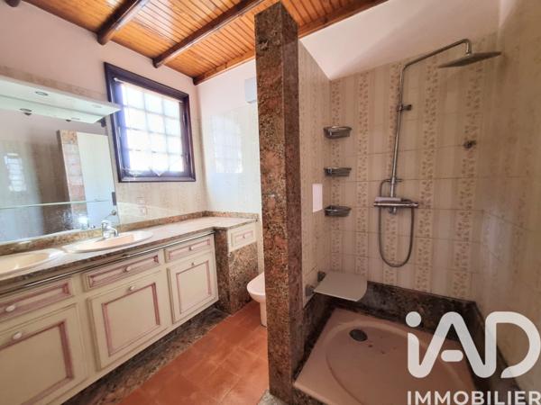 Maison à vendre 7 pièces 243 m² Arles