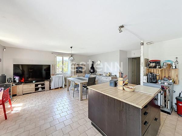 Maison à vendre à Saint Maximin la Sainte Baume - 5 pièces proche des commodités