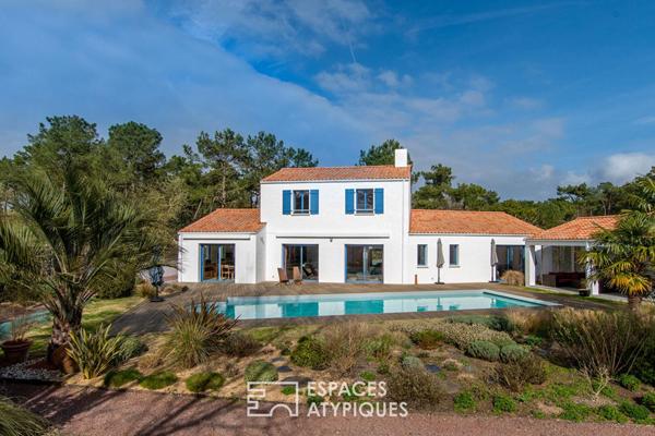 Maison d’architecte sous la pinède, proche littoral