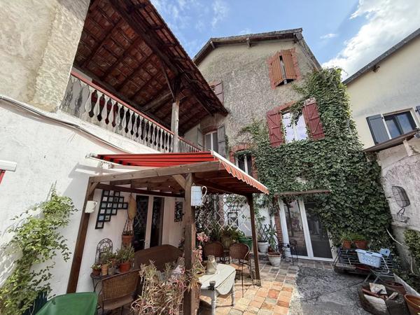 Grande maison familiale avec local commercial