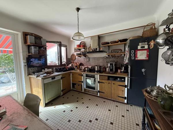 Grande maison familiale avec local commercial