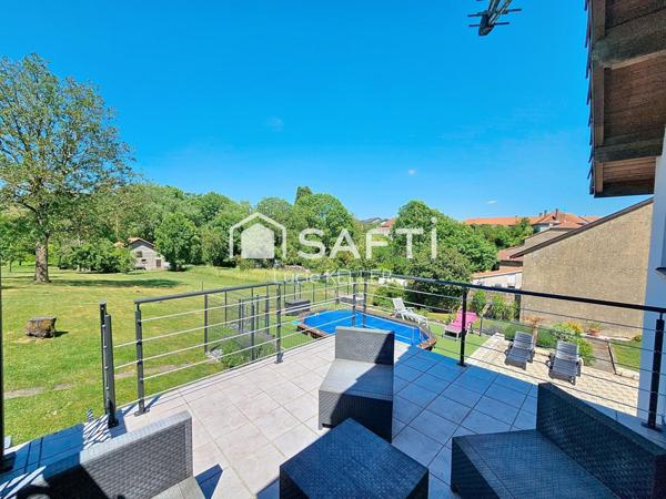 Maison individuelle spacieuse – Environ 300 m²