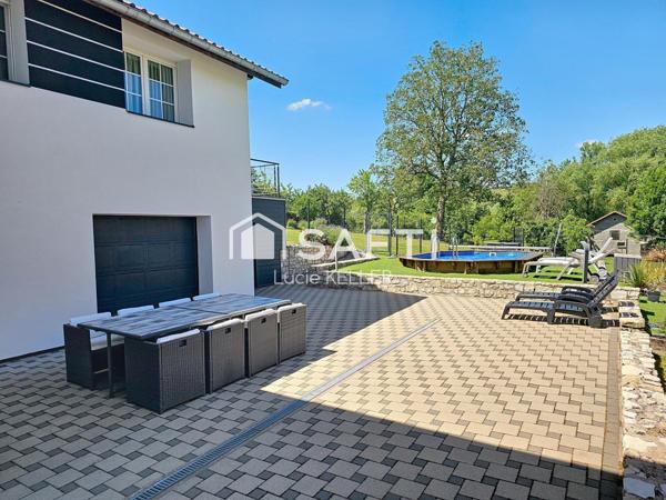 Maison individuelle spacieuse – Environ 300 m²