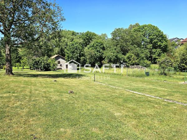 Maison individuelle spacieuse – Environ 300 m²