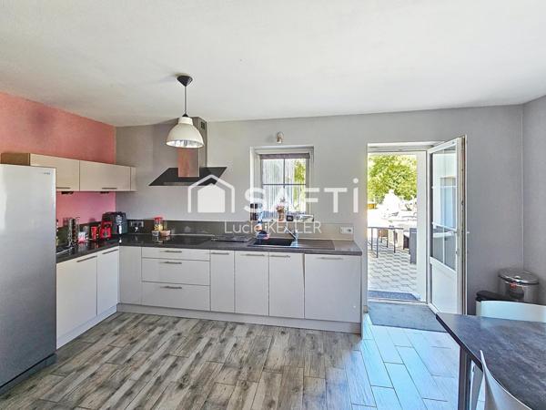 Maison individuelle spacieuse – Environ 300 m²