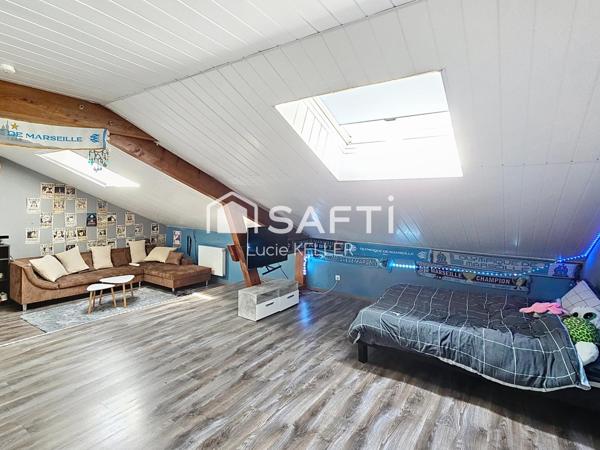 Maison individuelle spacieuse – Environ 300 m²