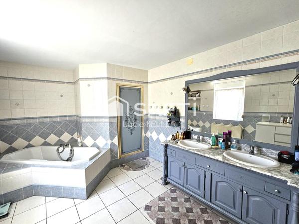 Maison individuelle spacieuse – Environ 300 m²